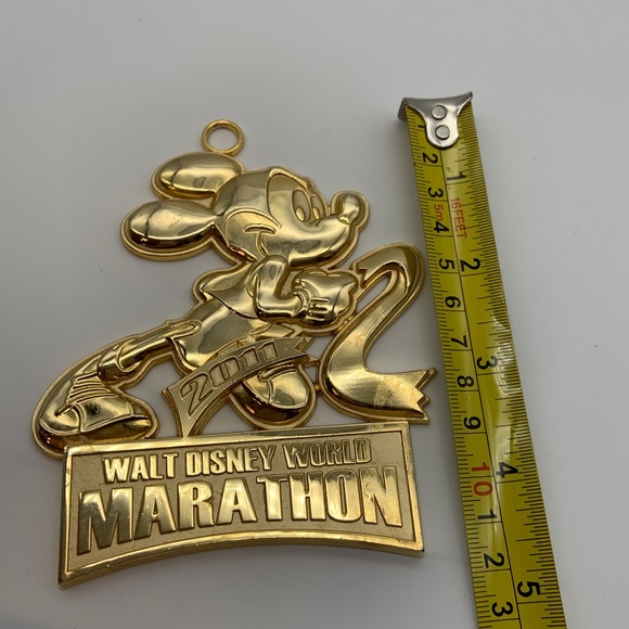 Disney Walt Disney World Marathon Mickey Mouse 2011 Gold Tone Medal - Picture 11 of 12